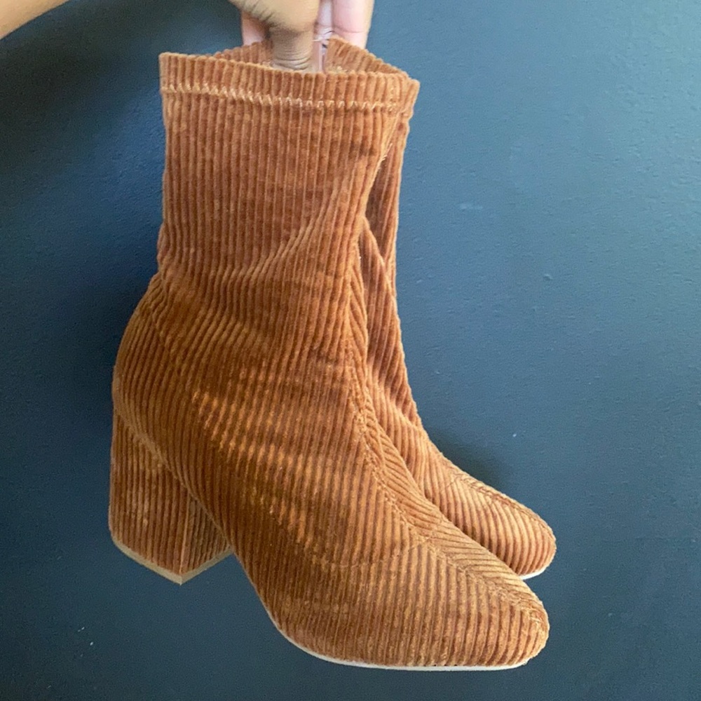Corduroy heeled booties